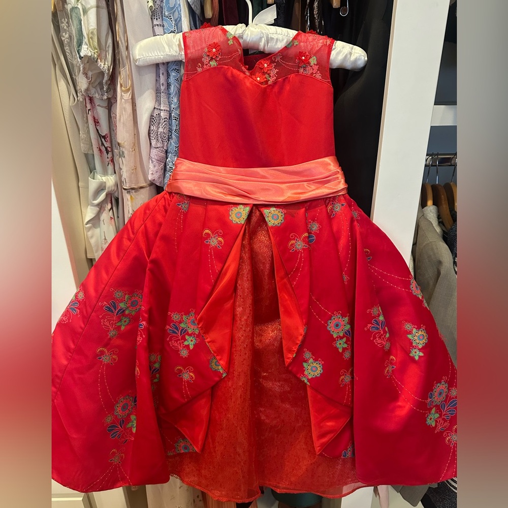 Disney Chasing Fireflies 

The Ultimate Collection Disney Elena Of Avalor